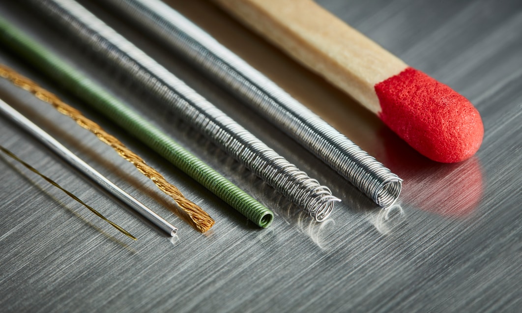 a close up of several wire