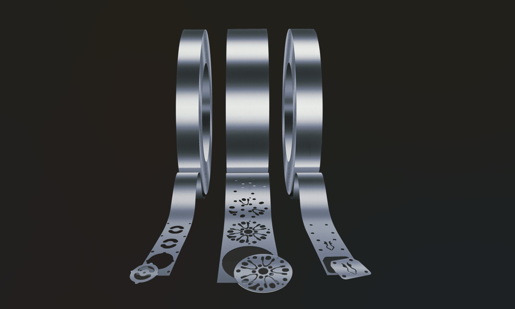 rullar av silvertejp med mönster