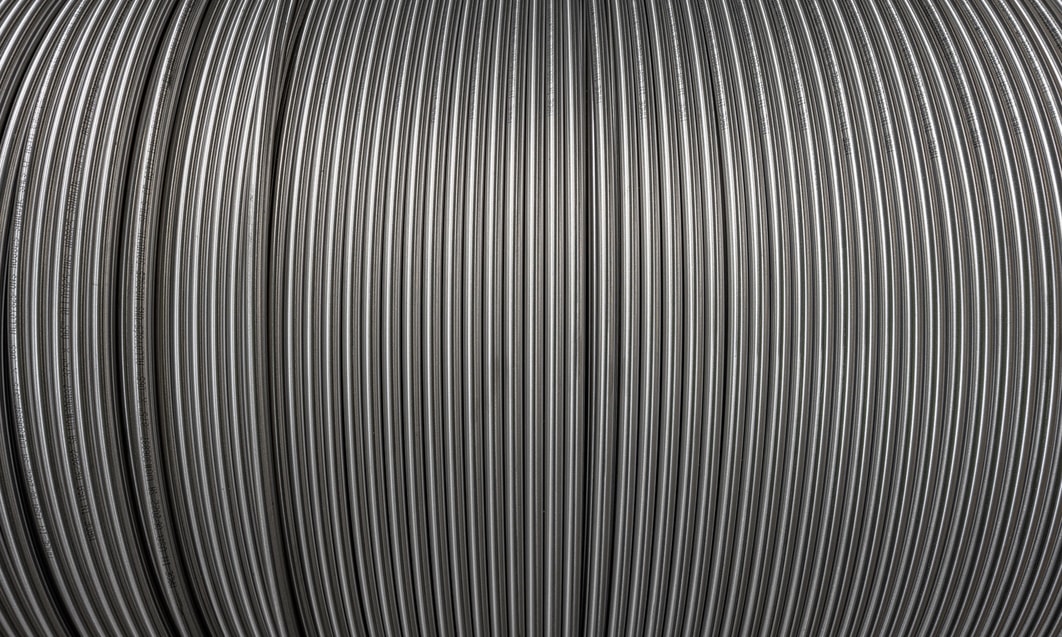 a close up of a wire
