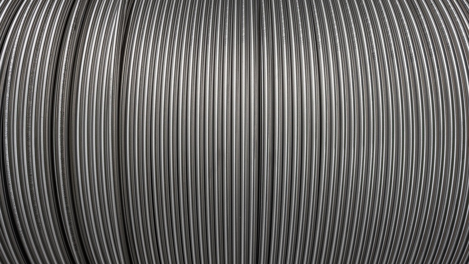a close up of a wire