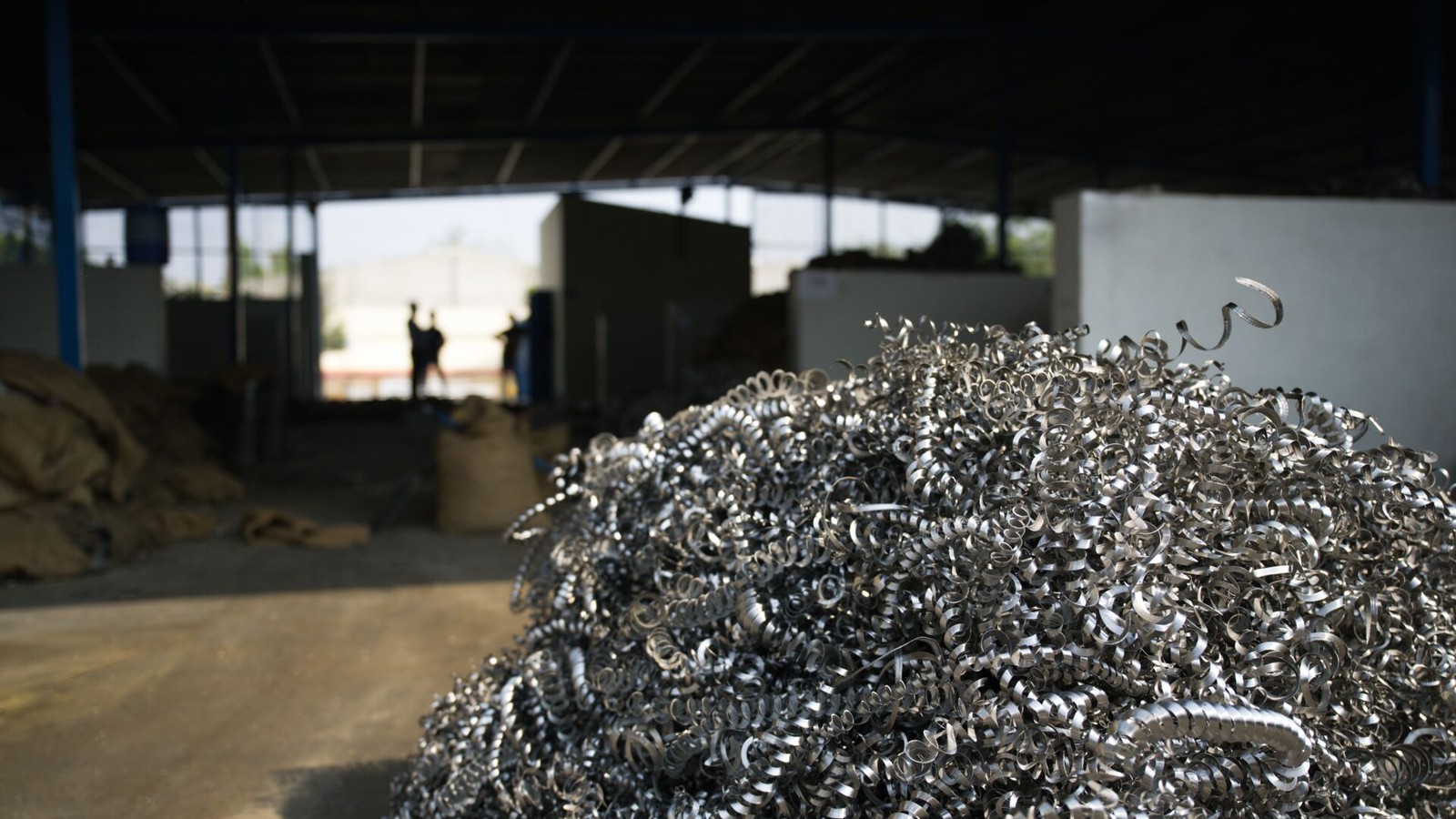 a large pile of metal spirals