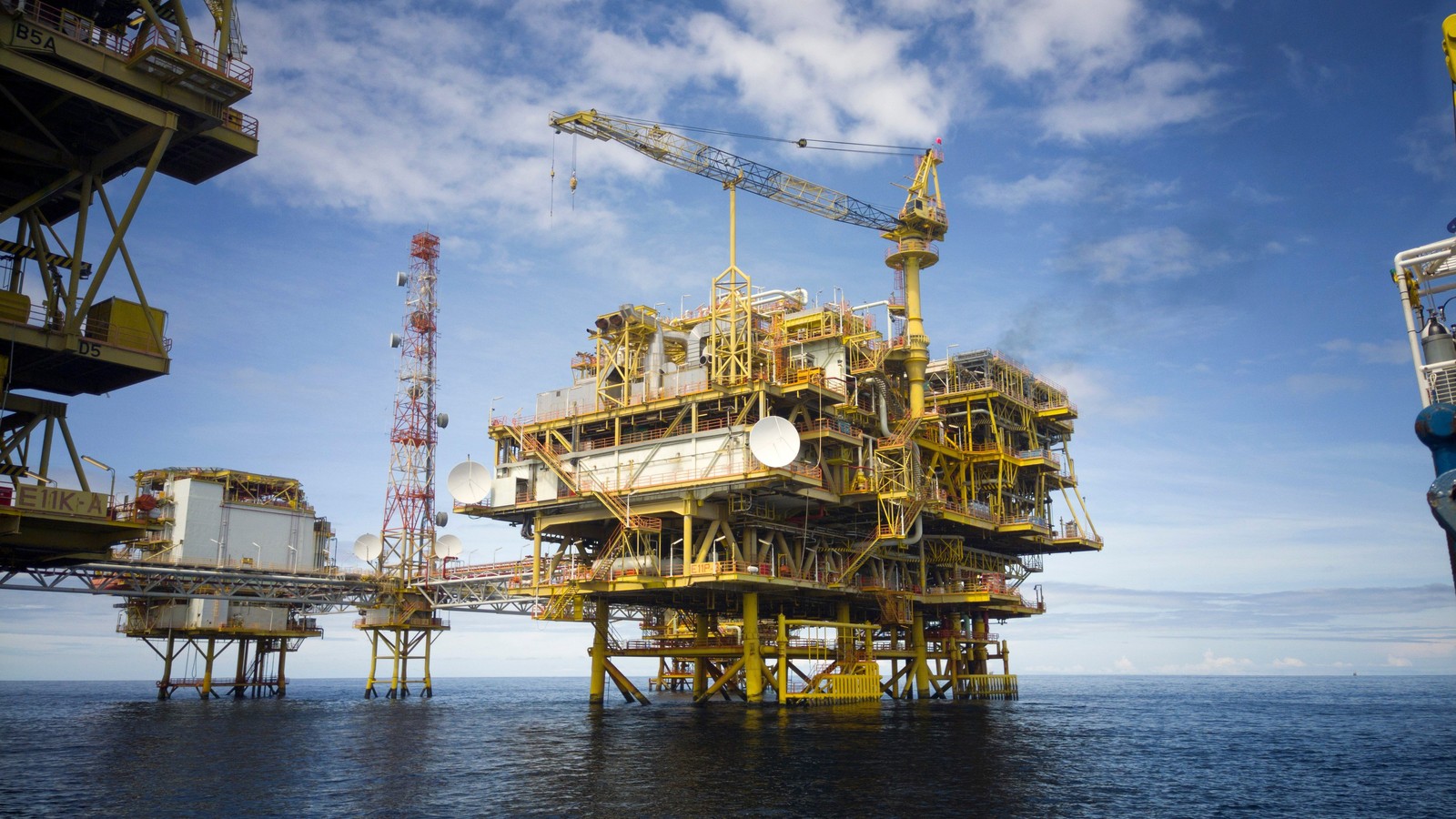 a large platform in the middle of the ocean