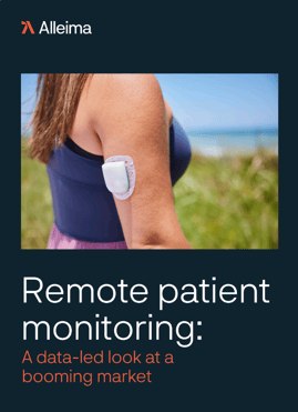 eine Person mit einem Gerät am Arm